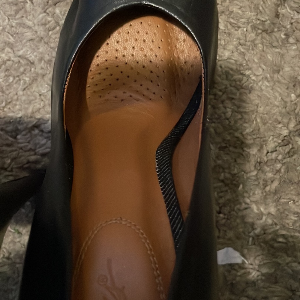 Shoes - Picture 5 of 6